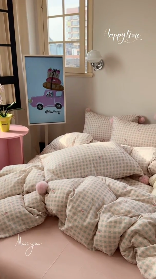 91家纺网 家纺一手货源 找家纺 金爱家 2025新款亲肤舒适纯棉双层纱四件套 双层纱-彩格子小樱桃