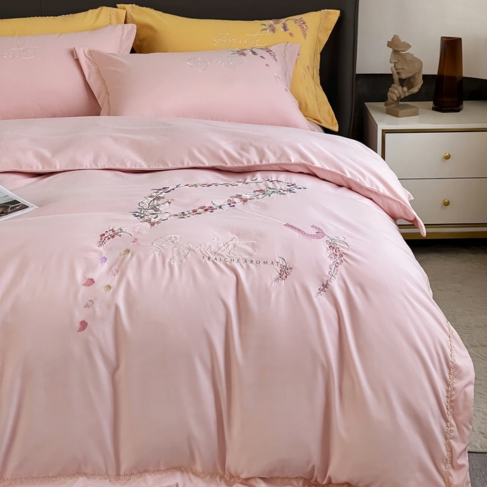 91家纺网 家纺一手货源 找家纺 梵克保罗 2025新款直播热卖长绒棉刺绣花边四件套-莉薇系列 莉薇-玫瑰粉