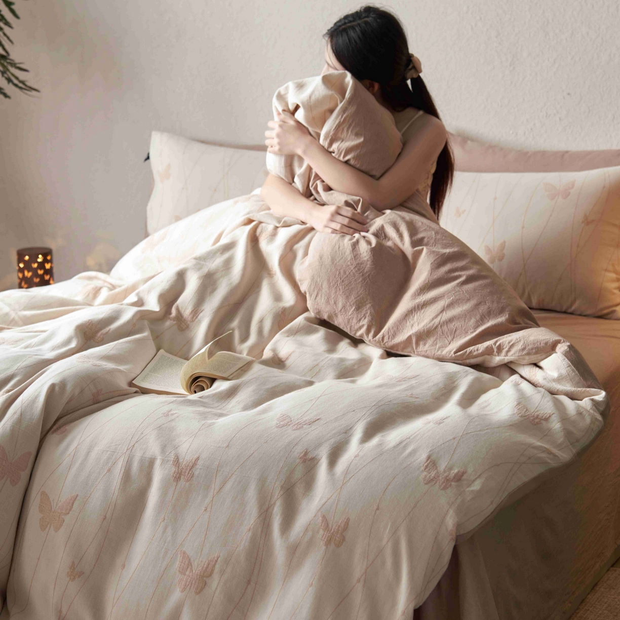 91家纺网 家纺一手货源 找家纺 安莱生活 2025新款60s双层纱色织大提花蝶舞翩翩四件套系列 蝶舞翩翩-卡其