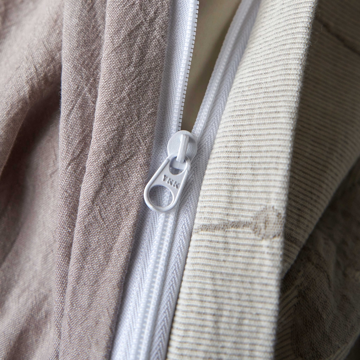 91家纺网 家纺一手货源 找家纺 安莱生活 2025新款60s双层纱色织大提花蝶舞翩翩四件套系列 蝶舞翩翩-银灰