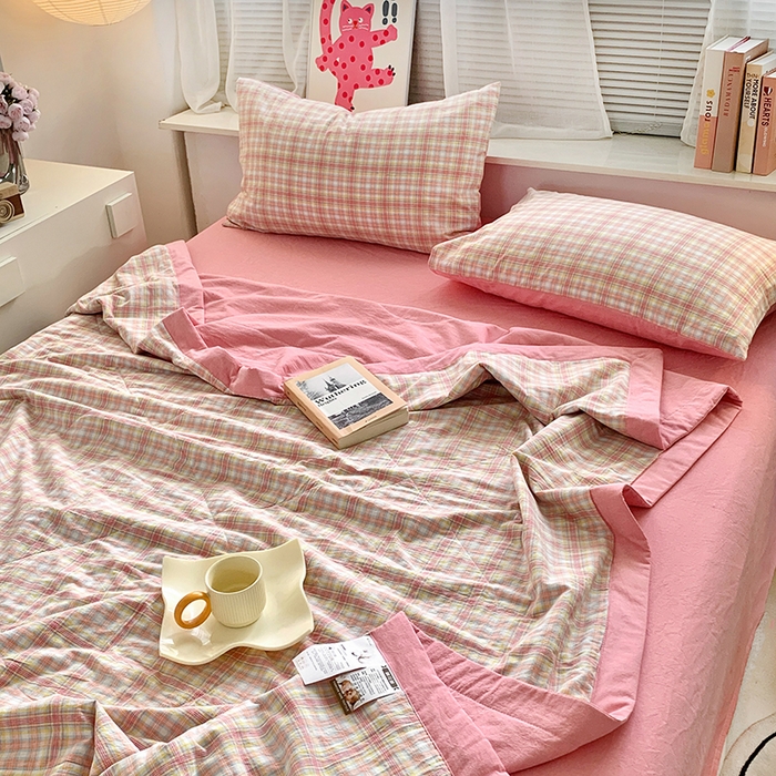 91家纺网 家纺一手货源 找家纺 水洗的故事 2025新款全棉色织水洗棉棉花夏被被子被芯 桃夭粉格