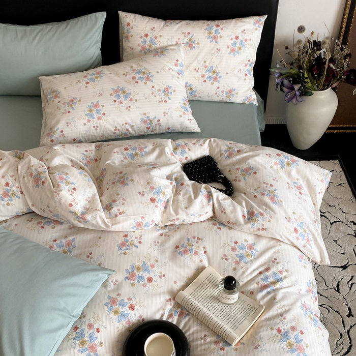 91家纺网 家纺一手货源 找家纺 宜家坊 2025开春新品全棉喷气13070小清新印花纯棉全棉四件套-风格一 淡雅花影