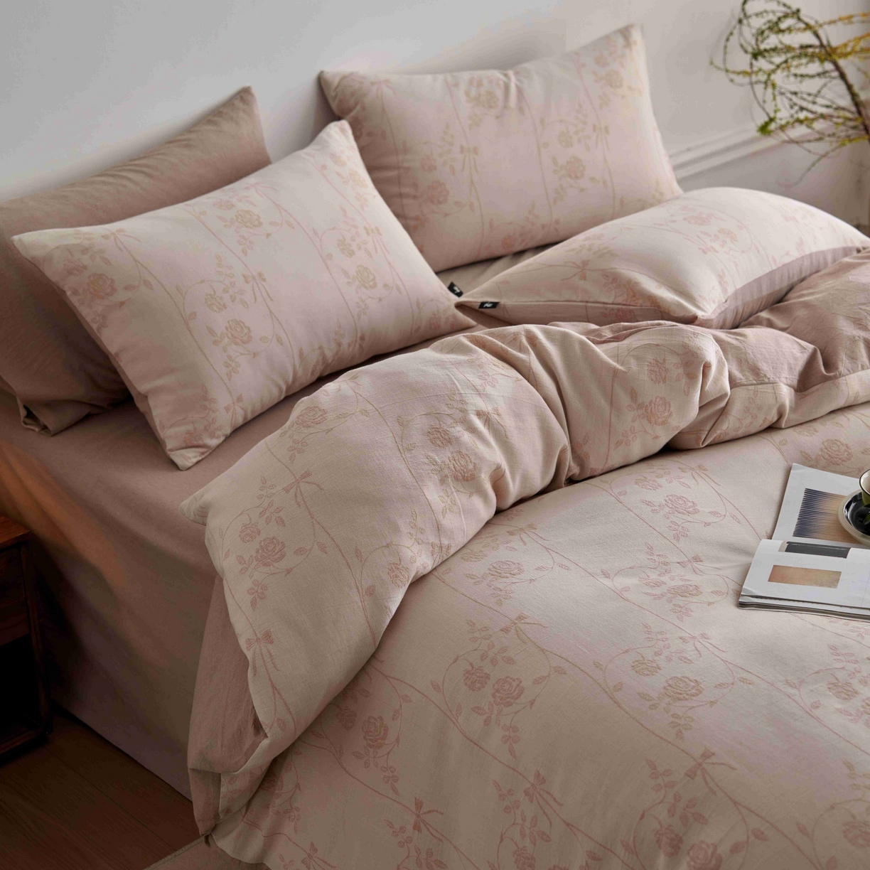 91家纺网 家纺一手货源 找家纺 安莱生活 2025新款60s双层纱色织大提花枝上玫瑰四件套系列 枝上玫瑰-卡其