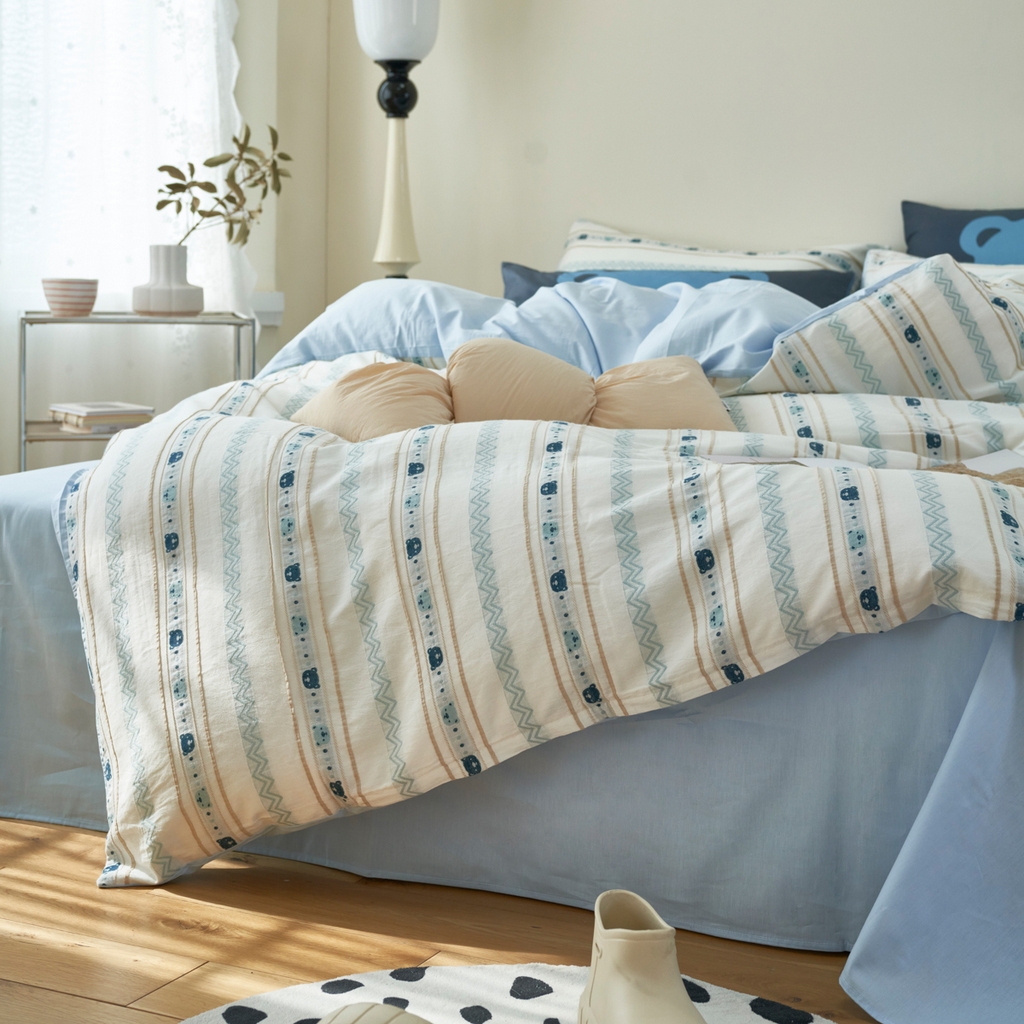 91家纺网 家纺一手货源 找家纺 金丝鸟家纺 2025新款专版全棉三层纱提花四件套波纹小熊系列 波纹小熊兰