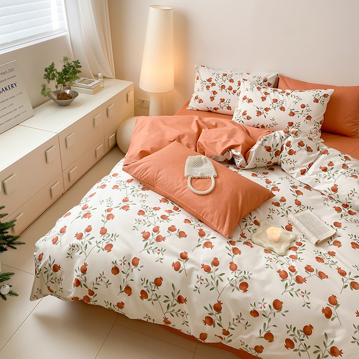 91家纺网 家纺一手货源 找家纺 宜家坊 2025开春新品全棉喷气13070小清新印花纯棉全棉四件套-风格一 红了石榴