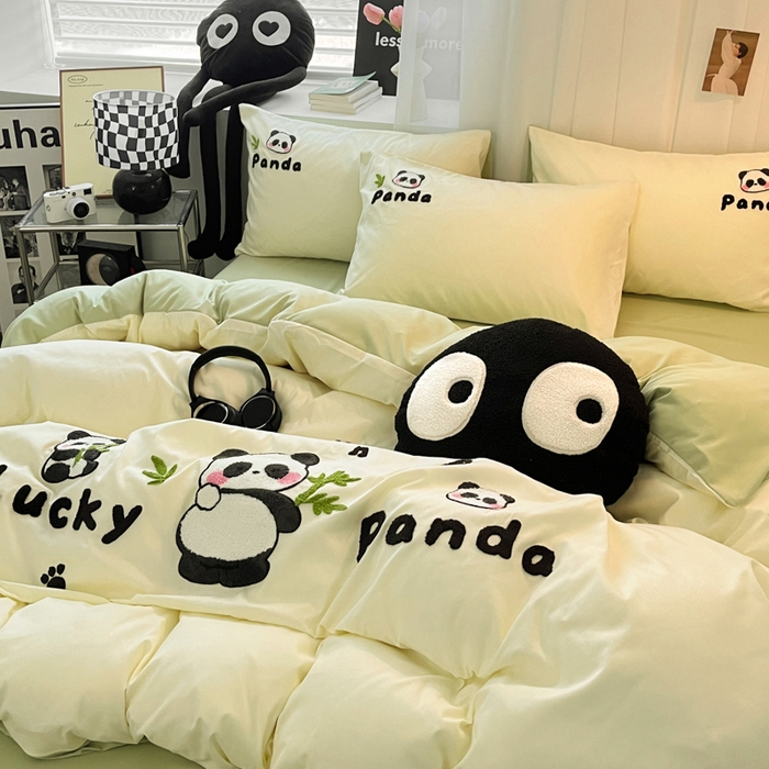 91家纺网 家纺一手货源 找家纺 沐慕 2025新款简约亲肤毛巾绣四件套 幸运熊猫-米色