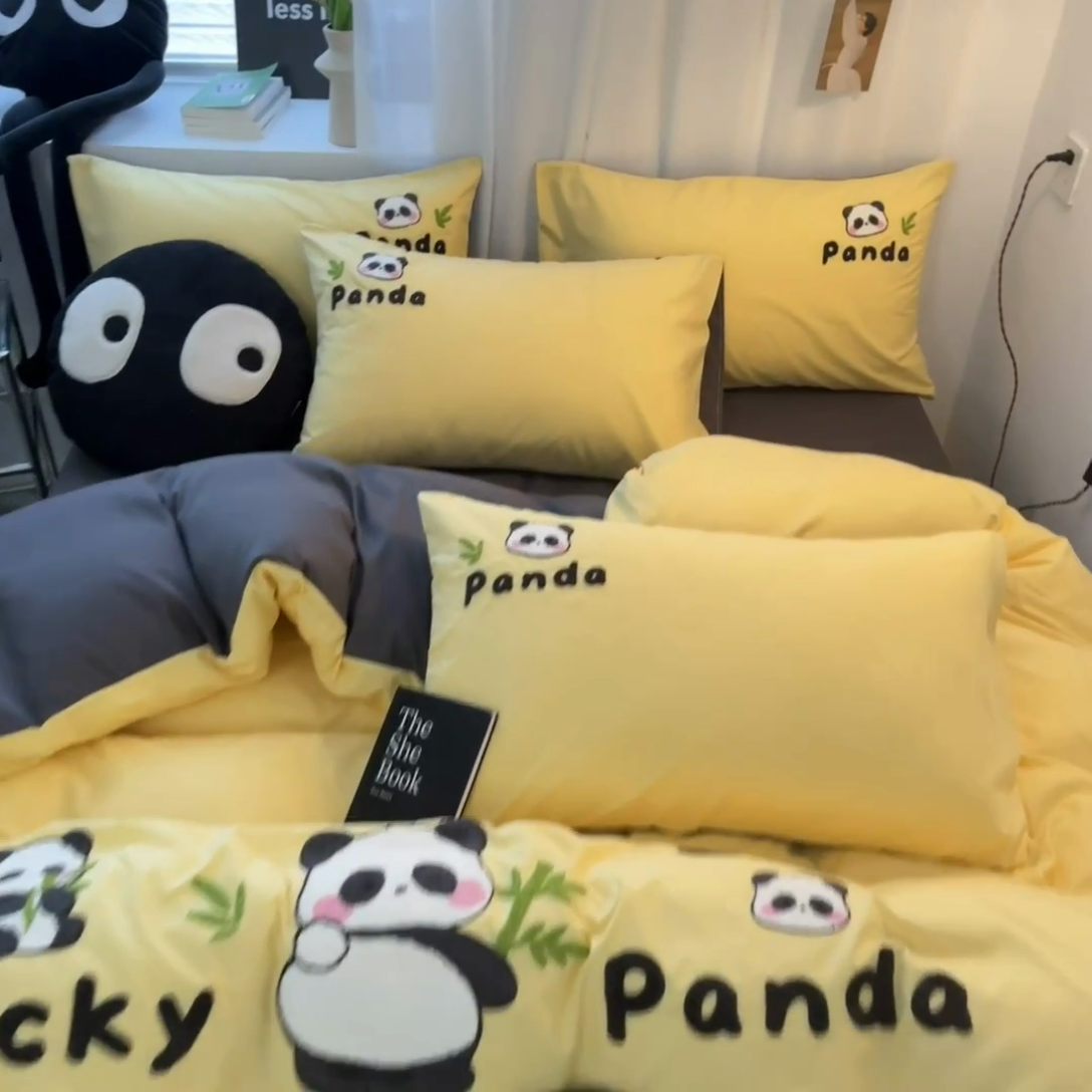 91家纺网 家纺一手货源 找家纺 沐慕 2025新款简约亲肤毛巾绣四件套 幸运熊猫-黄色