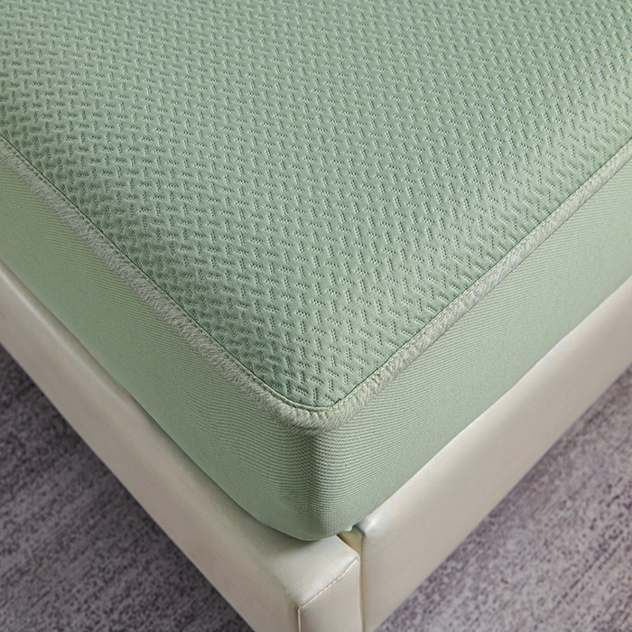 91家纺网 家纺一手货源 找家纺 青雅席业 2025年新款7A抗菌母婴级纯乙纶PE刺绣凉感丝豆豆席床笠款 四叶花-水绿