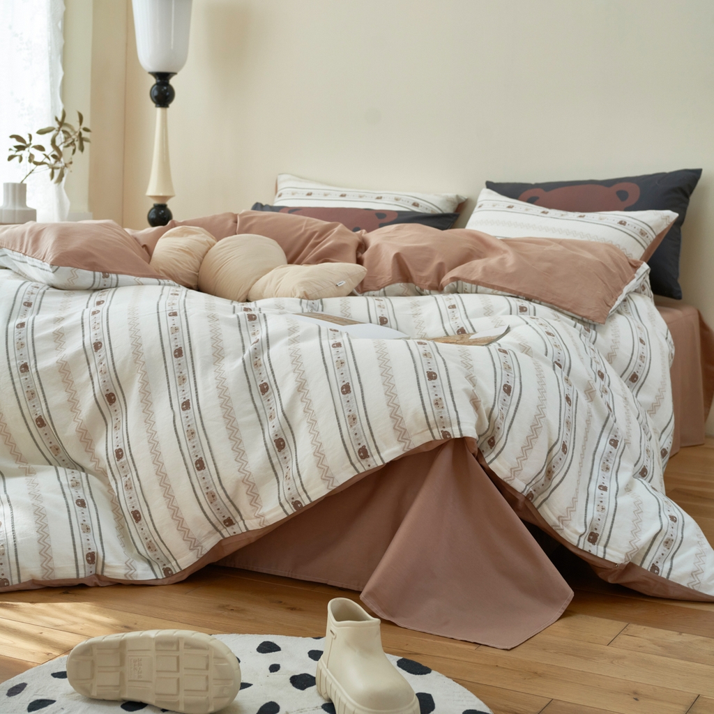 91家纺网 家纺一手货源 找家纺 （总）金丝鸟家纺 2025新款专版全棉三层纱提花四件套波纹小熊系列