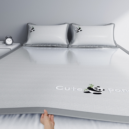 91家纺网 家纺一手货源 找家纺 （总）阿牛席业 2025新款自然凉感可爱卡通刺绣简约凉席-小冰熊系列