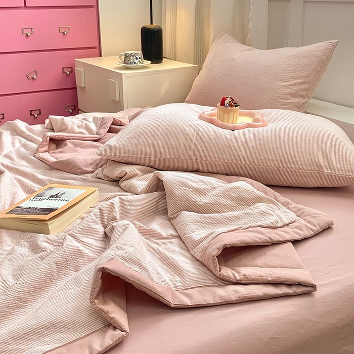 91家纺网 家纺一手货源 找家纺 水洗的故事 2025新款全棉色织水洗棉夏被&四件套 密条粉