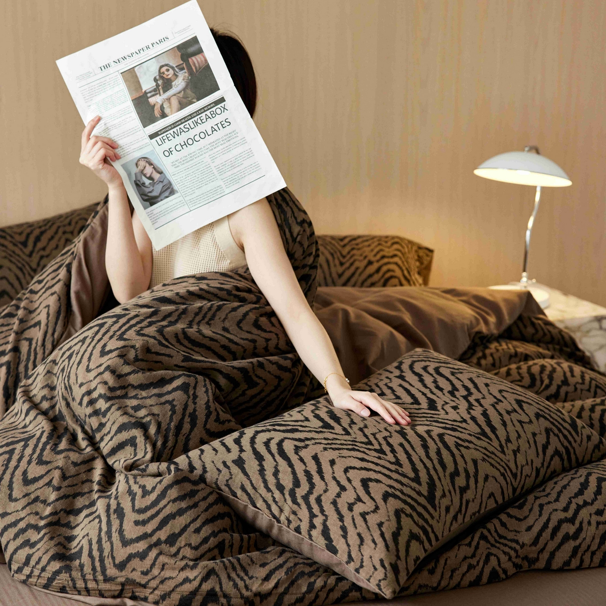 91家纺网 家纺一手货源 找家纺 安莱生活 2025年全棉色织人字纹提花三系列四件套 尤里-咖