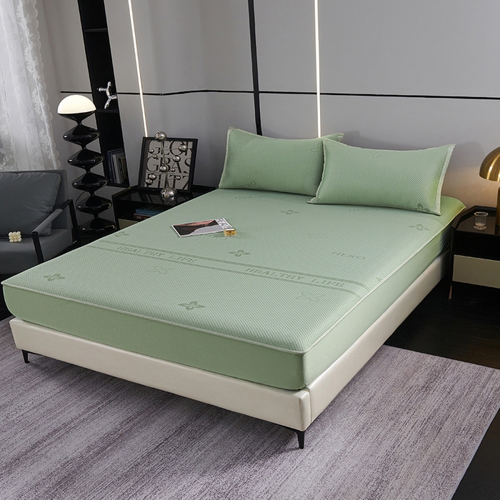 91家纺网 家纺一手货源 找家纺 青雅席业 2025年新款7A抗菌母婴级纯乙纶PE刺绣凉感丝豆豆席床笠款 四叶花-水绿