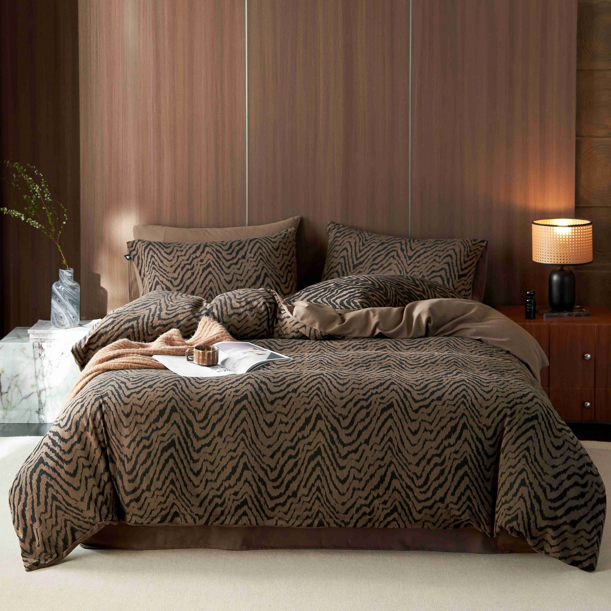 91家纺网 家纺一手货源 找家纺 安莱生活 2025年全棉色织人字纹提花三系列四件套 尤里-咖