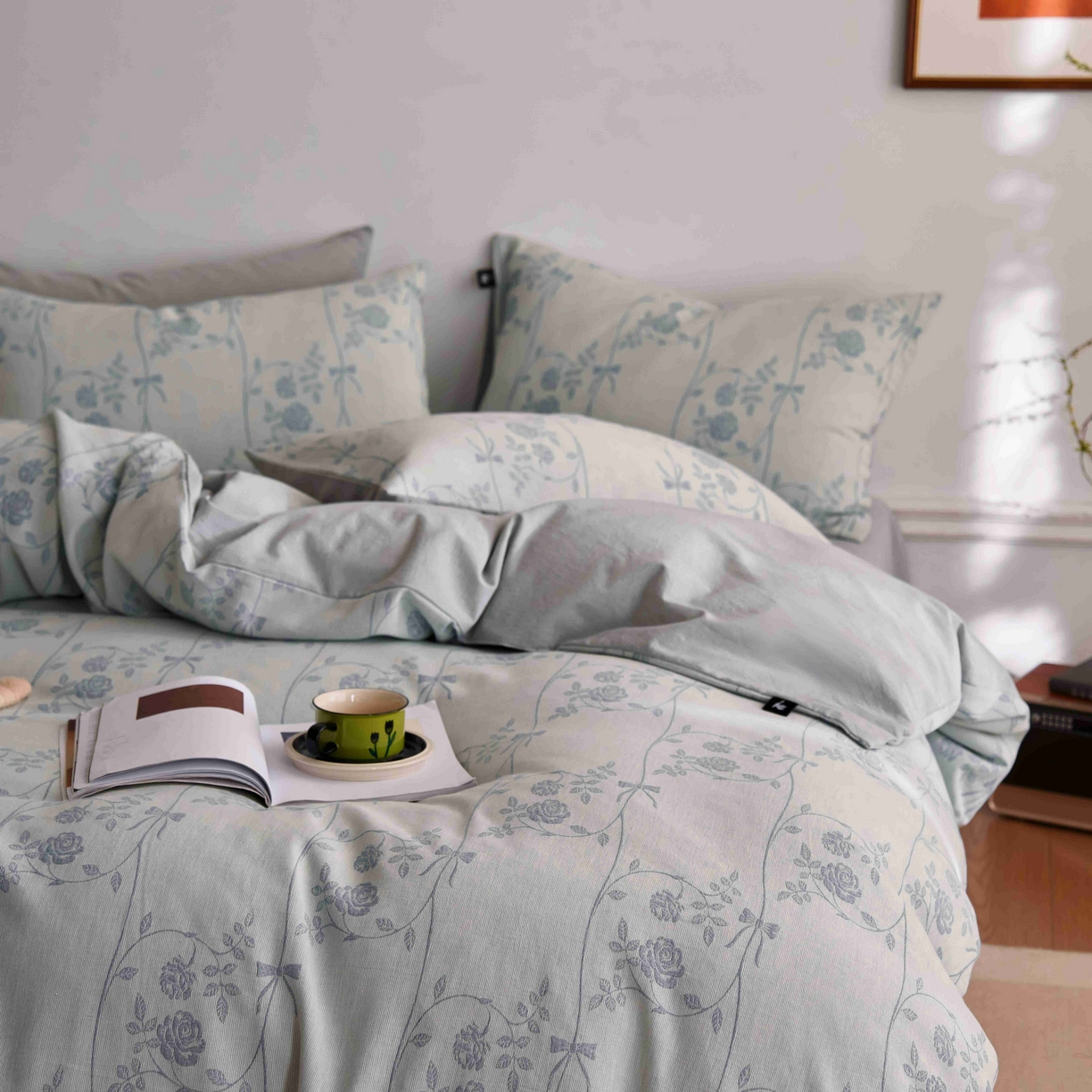 91家纺网 家纺一手货源 找家纺 安莱生活 2025新款60s双层纱色织大提花枝上玫瑰四件套系列 枝上玫瑰-浅蓝