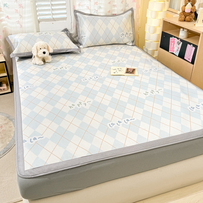 91家纺网 家纺一手货源 找家纺 2025新款小清新数码印花床笠款冰藤席 床笠方阔天气