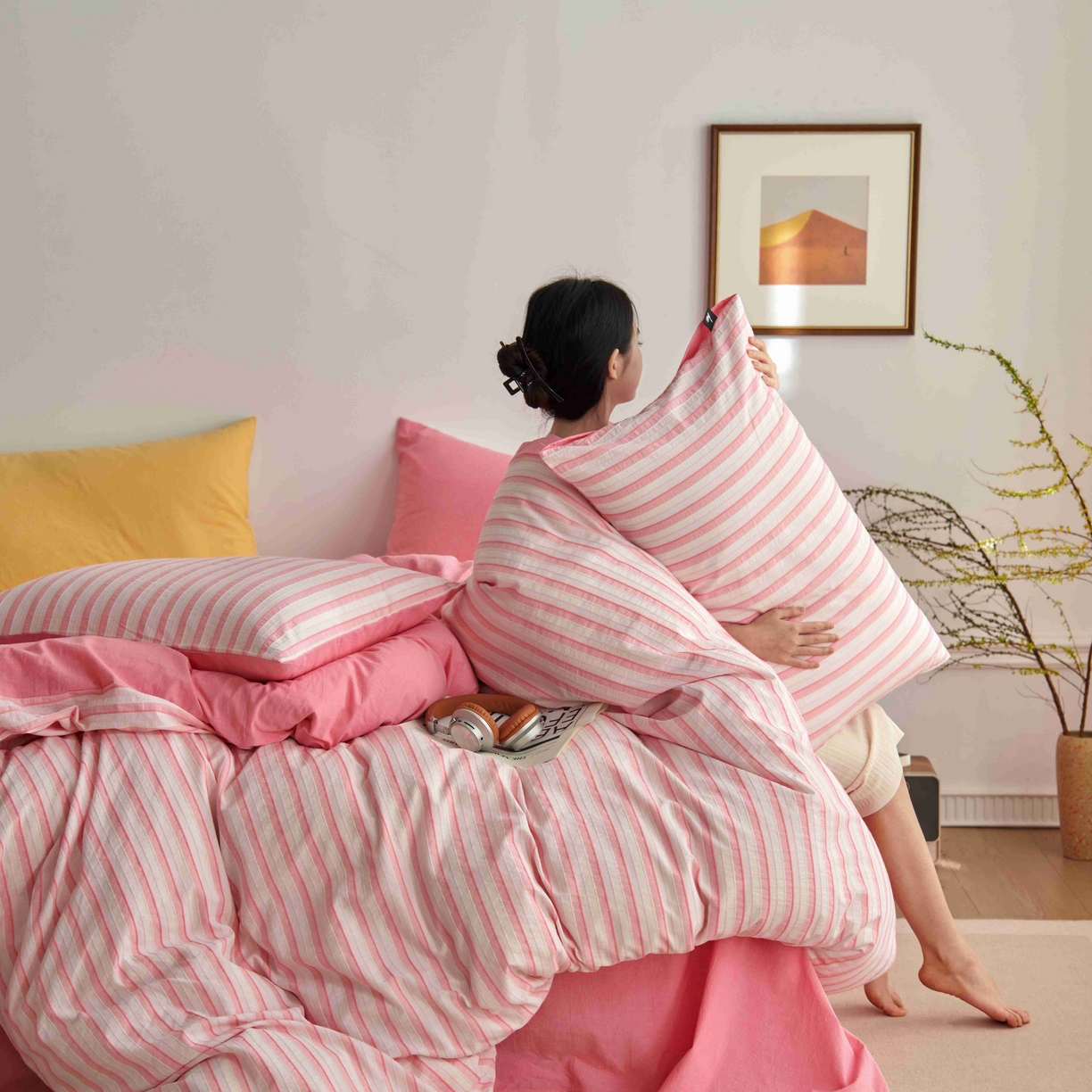 91家纺网 家纺一手货源 找家纺 安莱生活 2025新款60s色织大提花秘境条纹四件套系列 桃粉混条