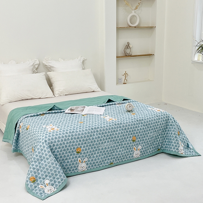 91家纺网 家纺一手货源 找家纺 诗雅纺织 2025新款超柔水洗棉夏凉被空调被 绿色小兔