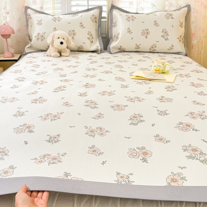 91家纺网 家纺一手货源 找家纺 川悦生活 2025新款数码印花冰藤席 桥边小花