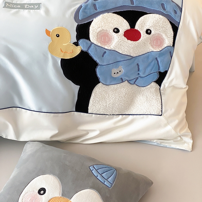 91家纺网 家纺一手货源 找家纺 （总）星野 2025春夏新品澳棉贴布绣四件套-企鹅探险家