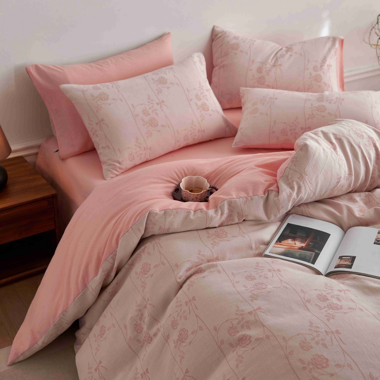 91家纺网 家纺一手货源 找家纺 安莱生活 2025新款60s双层纱色织大提花枝上玫瑰四件套系列 枝上玫瑰-嫩粉