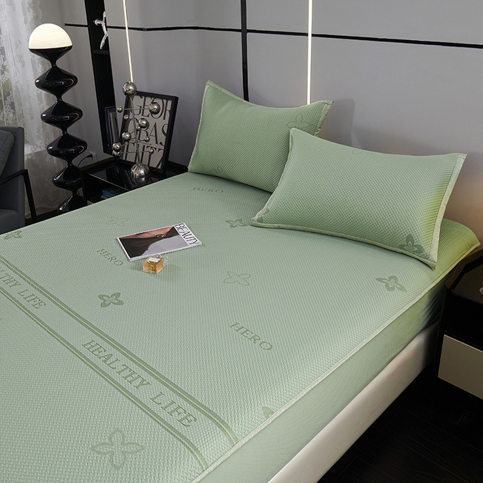 91家纺网 家纺一手货源 找家纺 青雅席业 2025年新款7A抗菌母婴级纯乙纶PE刺绣凉感丝豆豆席床笠款 四叶花-水绿