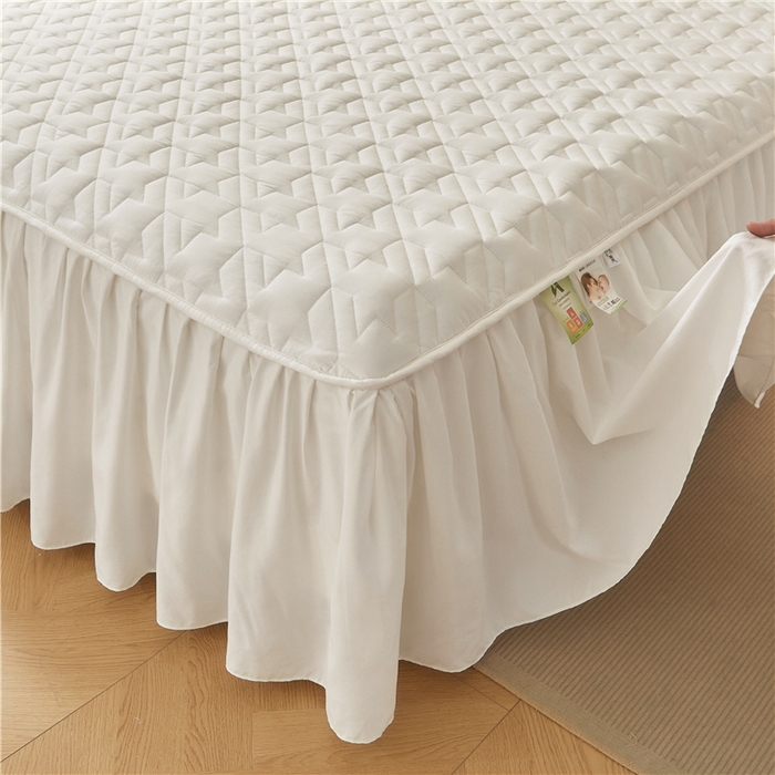 91家纺网 家纺一手货源 找家纺 十个点家纺 2025新款千鸟格磨毛绗缝夹棉纯色花边床裙三件套 经典白色