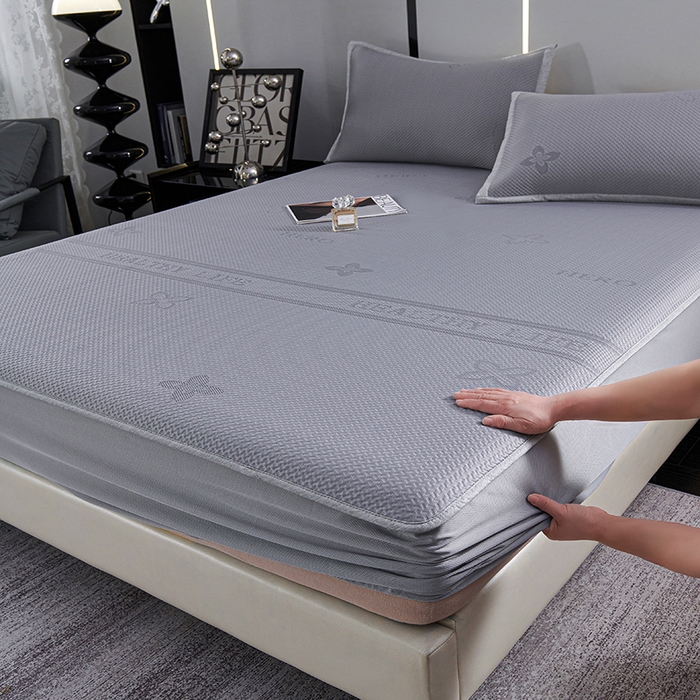 91家纺网 家纺一手货源 找家纺 青雅席业 2025年新款7A抗菌母婴级纯乙纶PE刺绣凉感丝豆豆席床笠款 四叶花-灰