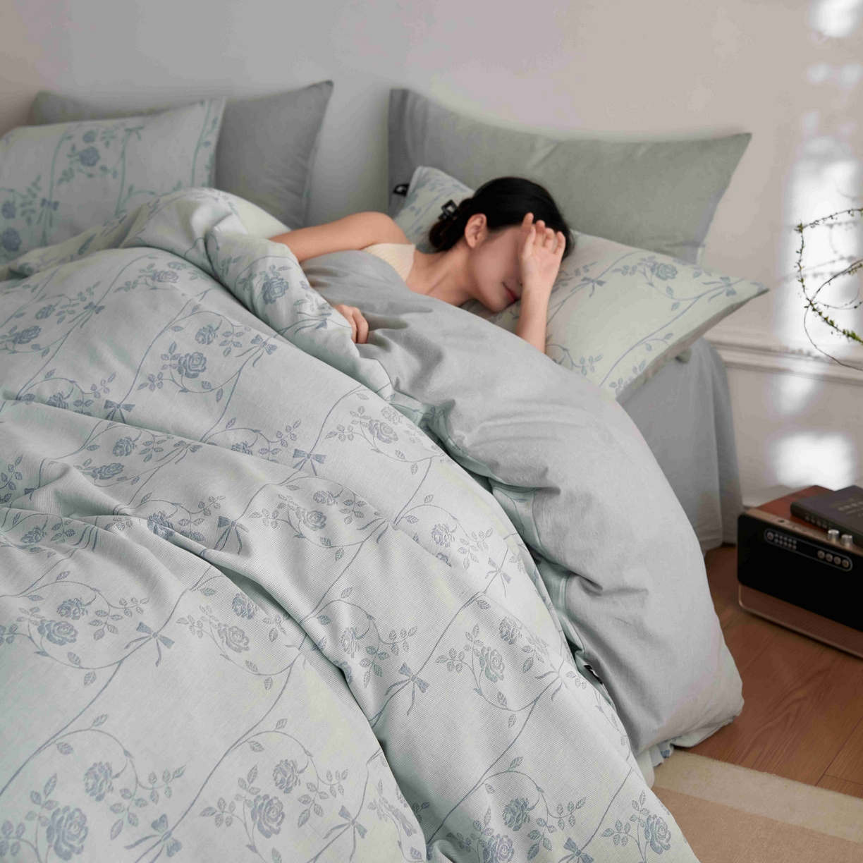 91家纺网 家纺一手货源 找家纺 安莱生活 2025新款60s双层纱色织大提花枝上玫瑰四件套系列 枝上玫瑰-浅蓝