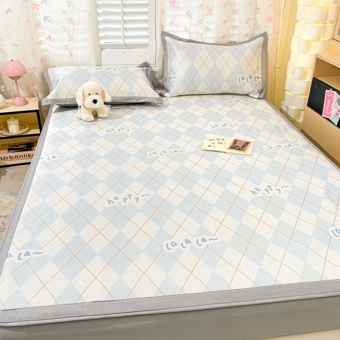 91家纺网 家纺一手货源 找家纺 2025新款小清新数码印花床笠款冰藤席 床笠方阔天气