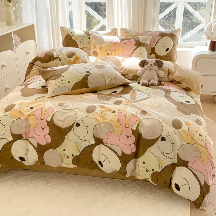 91家纺网 家纺一手货源 找家纺 宜家坊 2025早春新品全棉纯棉喷气13070小清新印花纯棉四件套-风格二 熊熊总动员