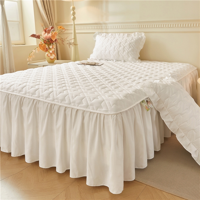 91家纺网 家纺一手货源 找家纺 （总）十个点家纺 2025新款千鸟格磨毛绗缝夹棉纯色花边床裙三件套