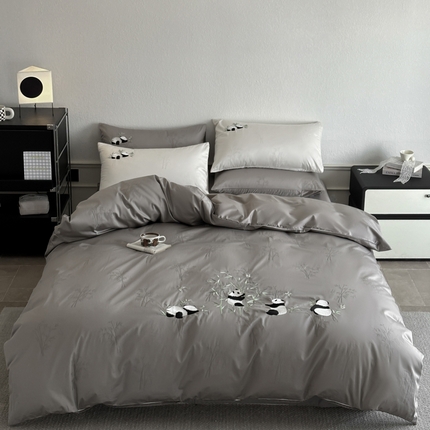 91家纺网 家纺一手货源 找家纺 佰亿莱 2025新款100s长绒棉四件套 熊有成竹-银灰