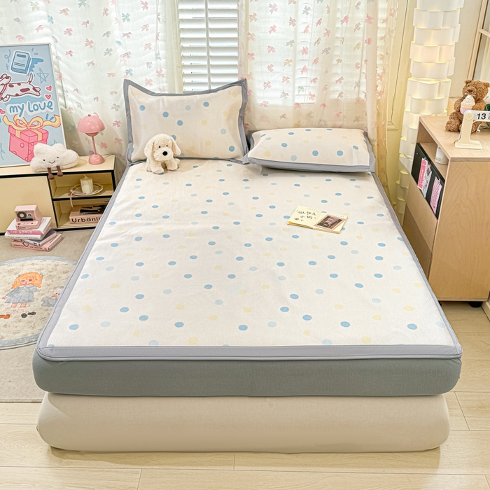 91家纺网 家纺一手货源 找家纺 2025新款小清新数码印花床笠款冰藤席 床笠彩物语