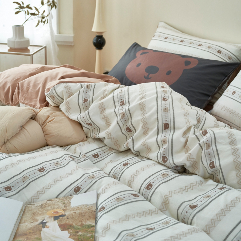 91家纺网 家纺一手货源 找家纺 金丝鸟家纺 2025新款专版全棉三层纱提花四件套波纹小熊系列 波纹小熊 咖