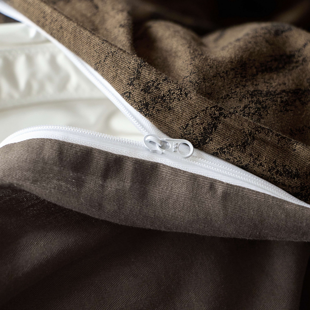 91家纺网 家纺一手货源 找家纺 安莱生活 2025年全棉色织人字纹提花三系列四件套 镜花园-咖