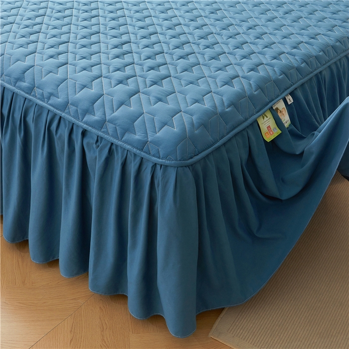 91家纺网 家纺一手货源 找家纺 十个点家纺 2025新款千鸟格磨毛绗缝夹棉纯色花边床裙三件套 经典兰色