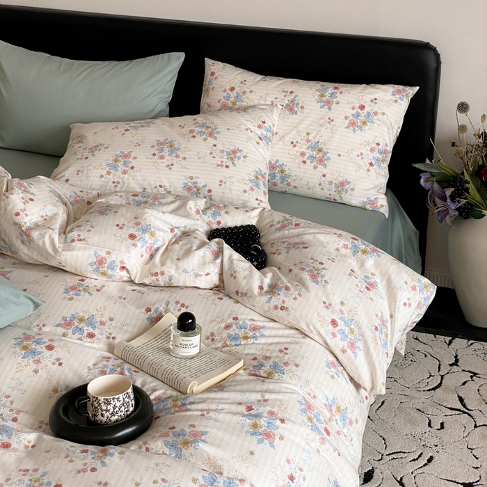 91家纺网 家纺一手货源 找家纺 宜家坊 2025开春新品全棉喷气13070小清新印花纯棉全棉四件套-风格一 淡雅花影