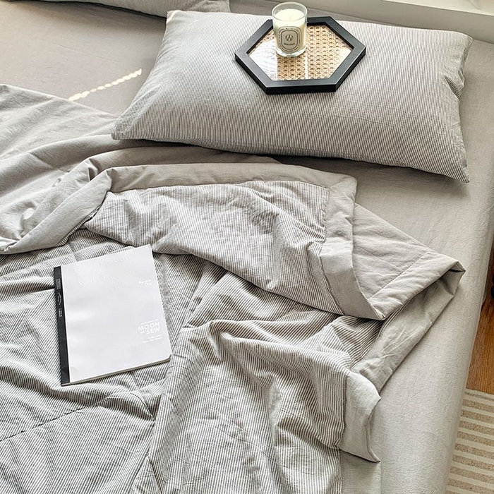 91家纺网 家纺一手货源 找家纺 水洗的故事 2025新款全棉色织水洗棉夏被&四件套 密条灰