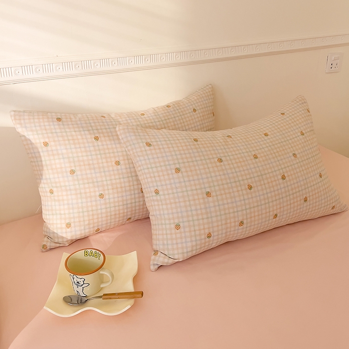 91家纺网 家纺一手货源 找家纺 DoDo 兜兜 2026新款全棉双层纱印花四件套（可定做尺寸） 格子草莓