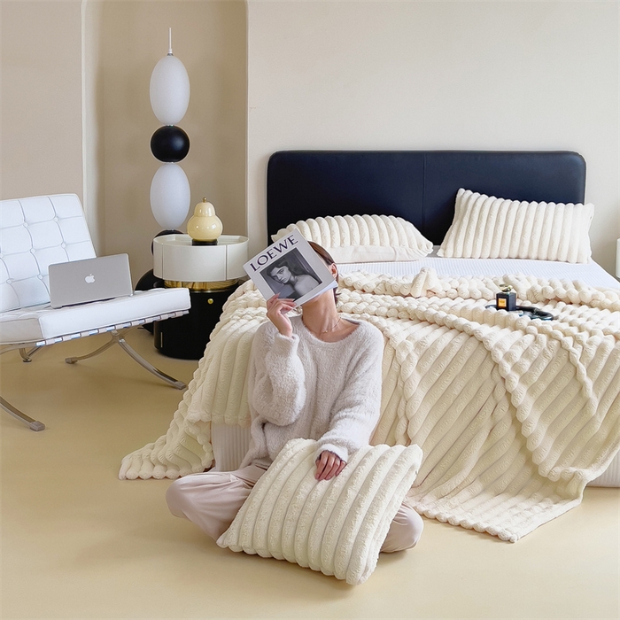 91家纺网 家纺一手货源 找家纺 一帆毯业 （总）跨境外贸2025新款仿兔毛宽抽条牛奶绒盖毯