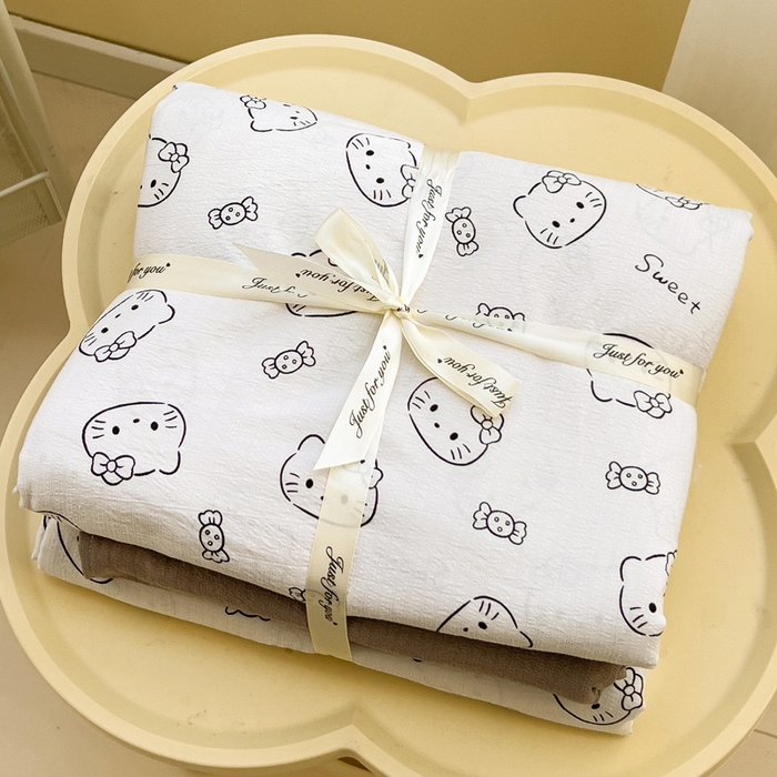 91家纺网 家纺一手货源 找家纺 优选良品 2025新款加厚云感棉双层纱四件套小碎花被套床单床笠款学生三件套新款直播热款 猫咪恋人