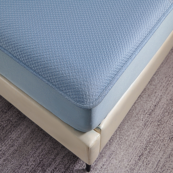 91家纺网 家纺一手货源 找家纺 青雅席业 2025年新款7A抗菌母婴级纯乙纶PE刺绣凉感丝豆豆席床笠款 四叶花-蓝