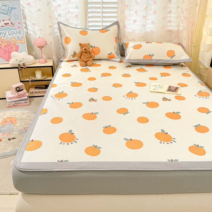 91家纺网 家纺一手货源 找家纺 2025新款小清新数码印花床笠款冰藤席 床笠橘柚