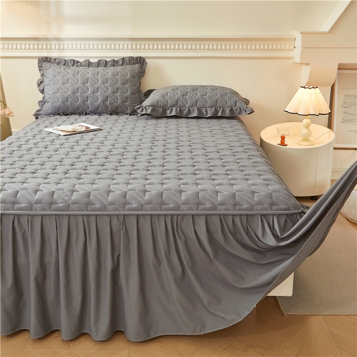 91家纺网 家纺一手货源 找家纺 十个点家纺 2025新款千鸟格磨毛绗缝夹棉纯色花边床裙三件套 经典深灰