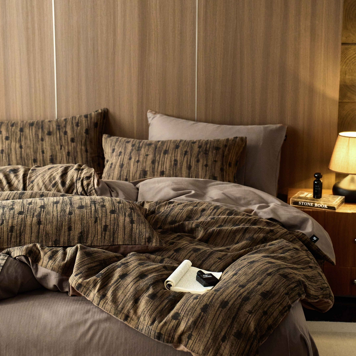 91家纺网 家纺一手货源 找家纺 安莱生活 2025年全棉色织人字纹提花三系列四件套 米兰迪-咖