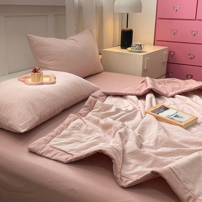 91家纺网 家纺一手货源 找家纺 水洗的故事 2025新款全棉色织水洗棉夏被&四件套 密条粉