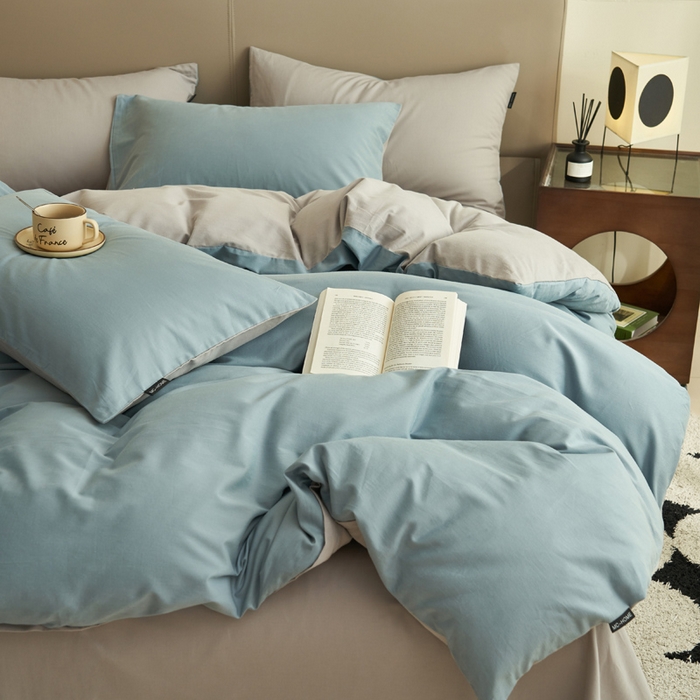 91家纺网 家纺一手货源 找家纺 2025新款全棉13372水洗棉双拼四件套（影棚亮光） 安然蓝+毛毯灰