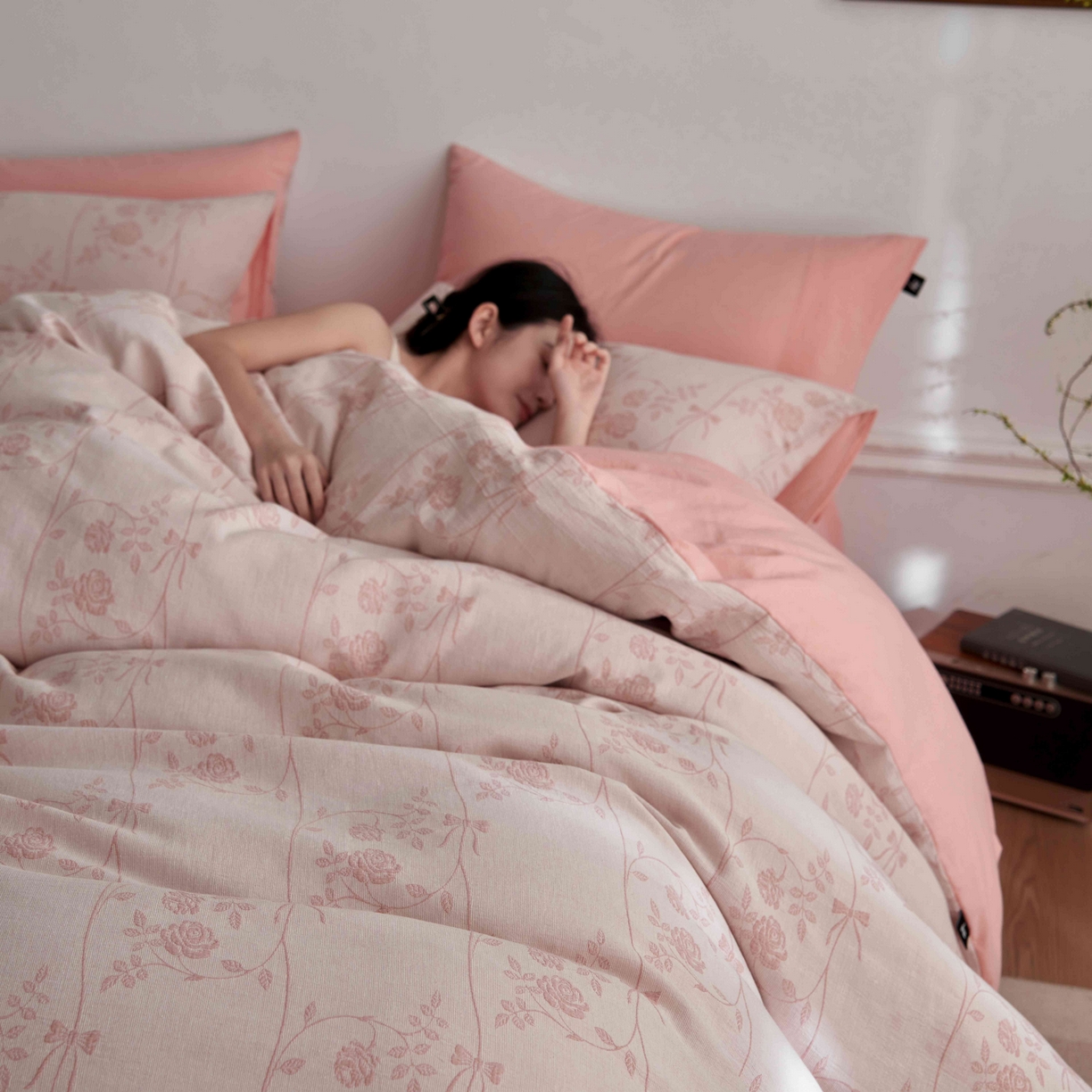 91家纺网 家纺一手货源 找家纺 安莱生活 2025新款60s双层纱色织大提花枝上玫瑰四件套系列 枝上玫瑰-嫩粉