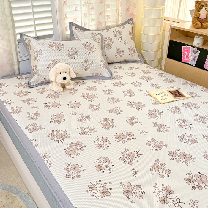 91家纺网 家纺一手货源 找家纺 2025新款小清新数码印花床笠款冰藤席 床笠繁花似锦